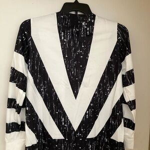 Gorgeous ladies zip up blouse size M.never worn.  NWOT